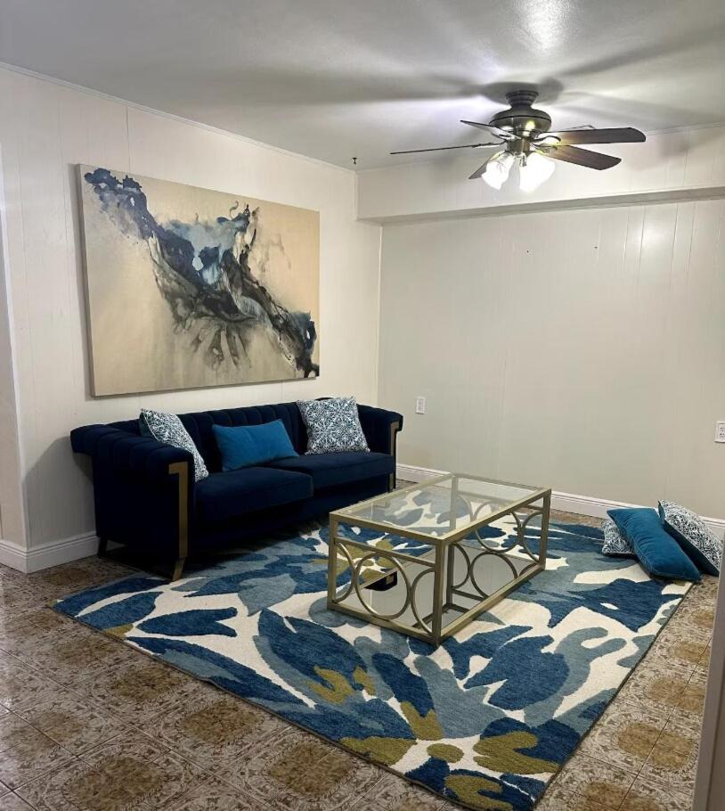 Apartment Queen Quarter Shared Female B2 Miami